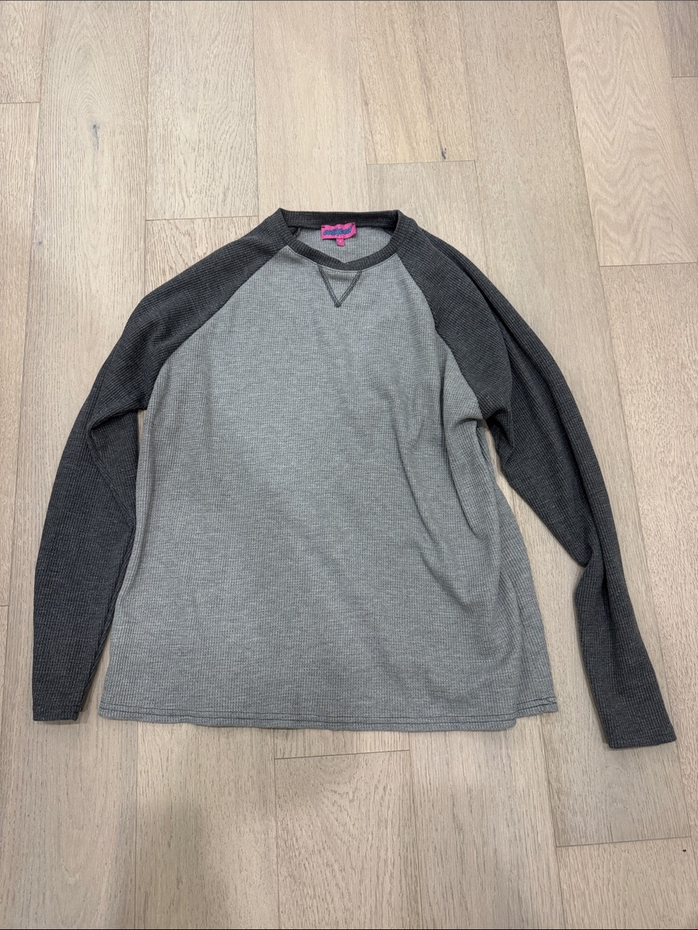 Edikted Two-Tone Gray Raglan Long-Sleeve Shirt